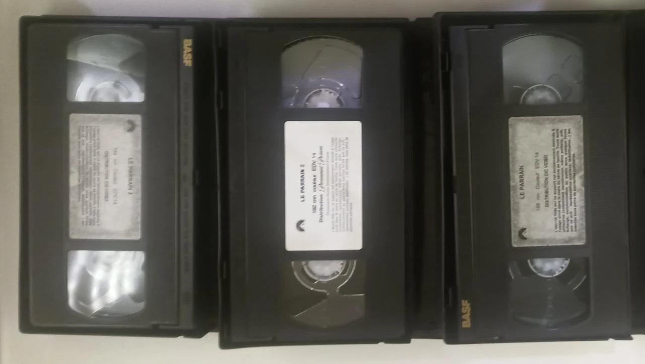 VHS Le Parrain 1, 2 et 3  Marlon Brando, Al Pacino, Robert De Niro – photo 3